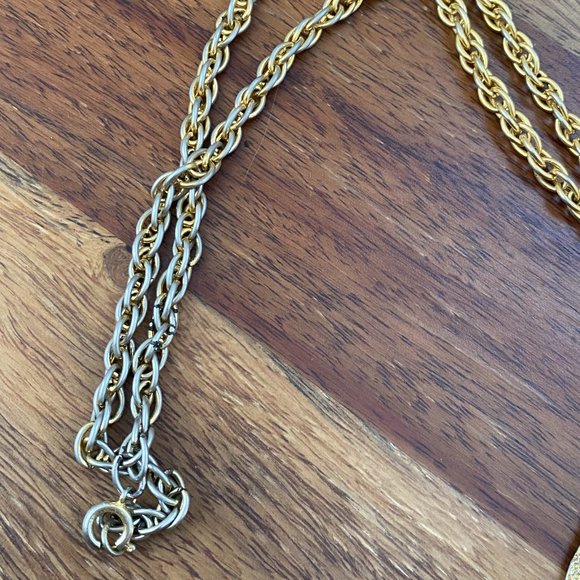 💜 FREE with any purchase- Vintage Long Necklace - Picture 3 of 3